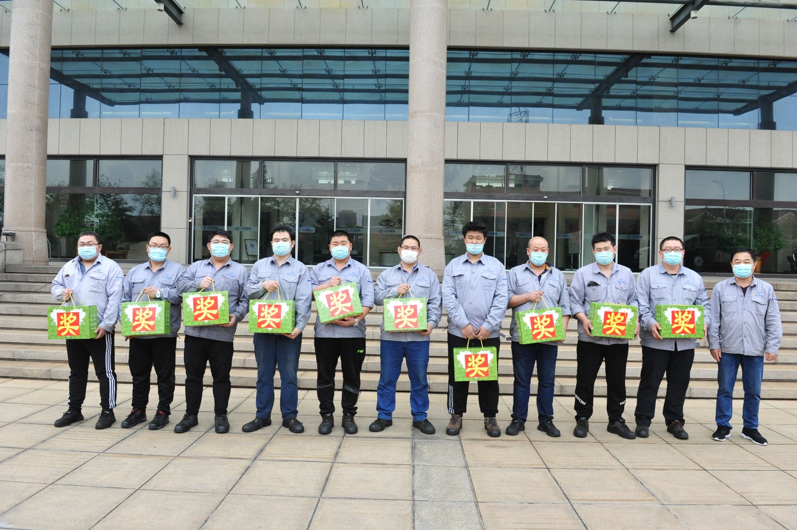 男亚.jpg 男亚.jpg