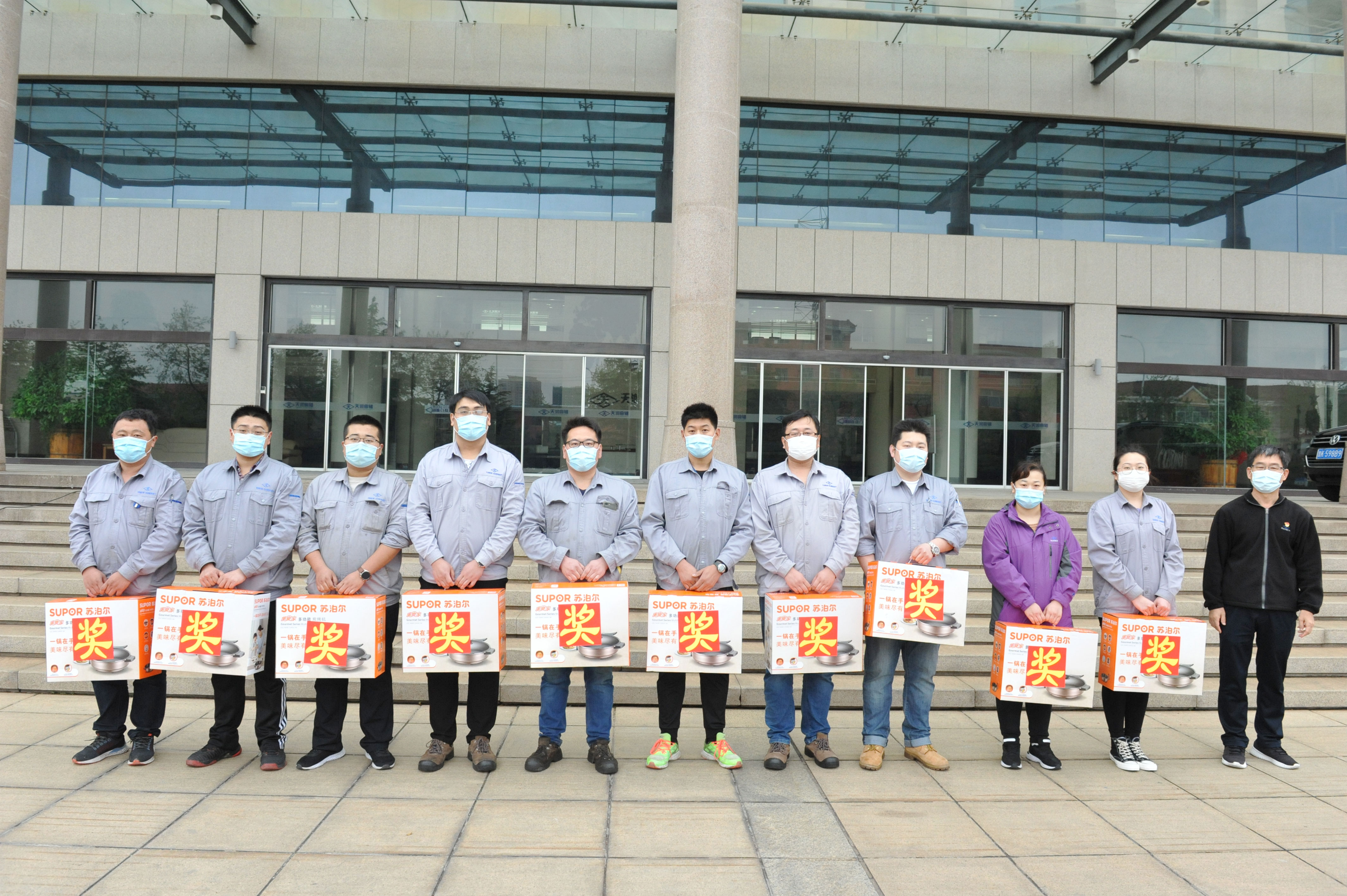 男女冠.jpg 男女冠.jpg