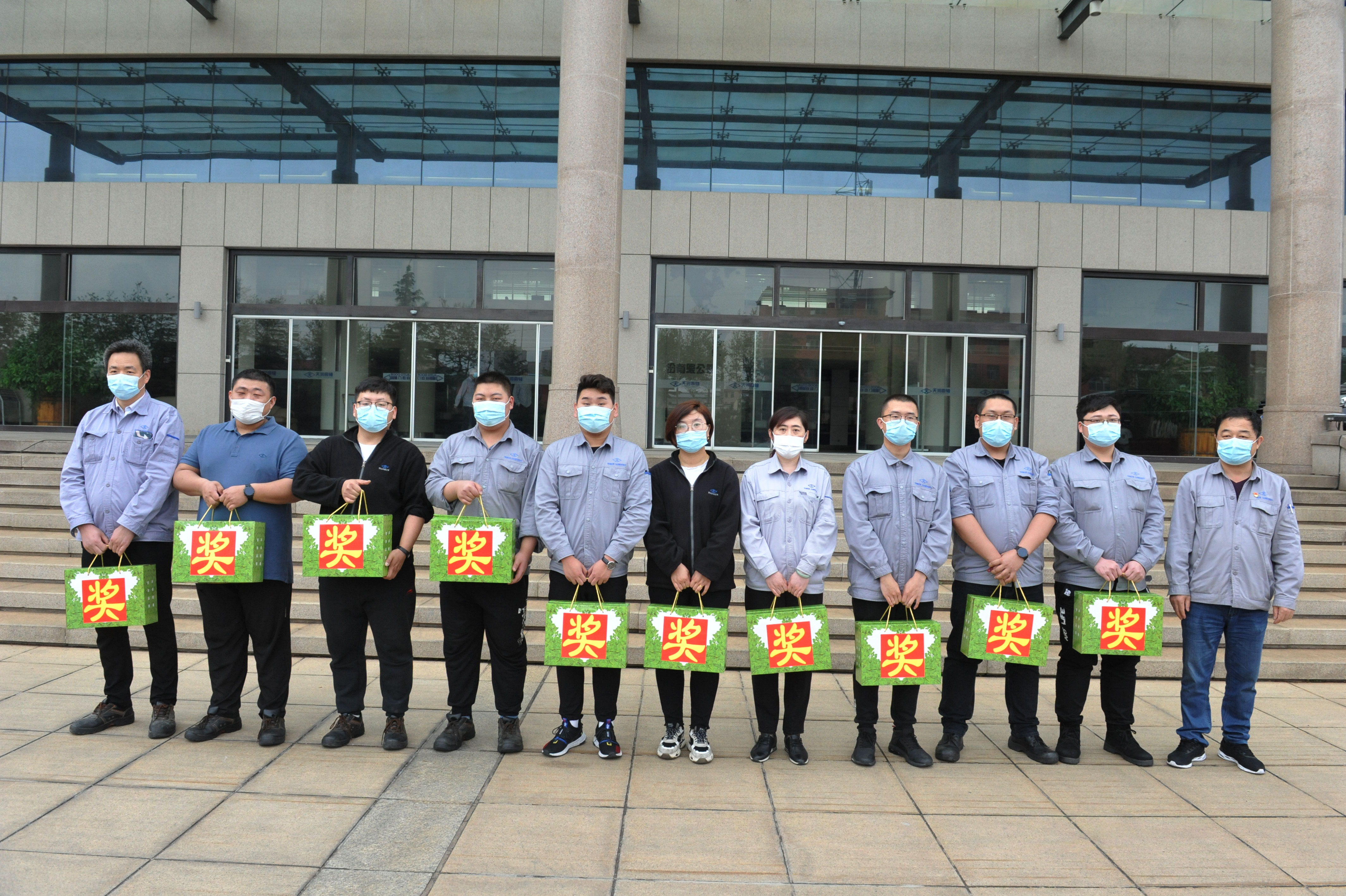 男女亚.jpg 男女亚.jpg